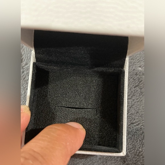 PANDORA EMPTY BOXES - Picture 8 of 9